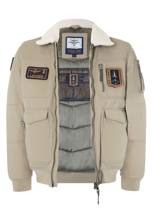 Товар бежевого цвета с внутренней стороны