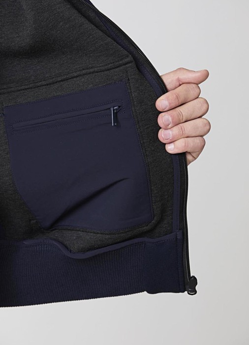 Товар синего цвета с внутренней стороны