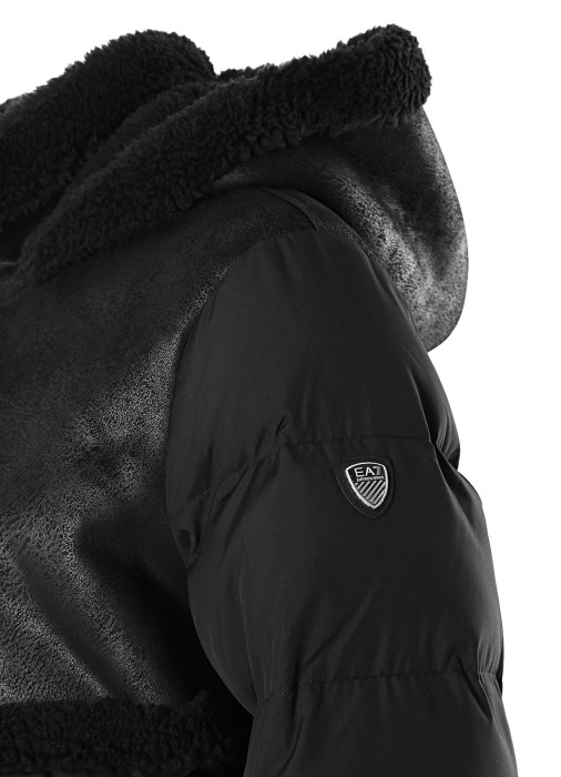 куртка женская еа7  универсального стиля с лицевой стороны