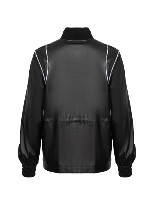 Товар черного цвета с внутренней стороны