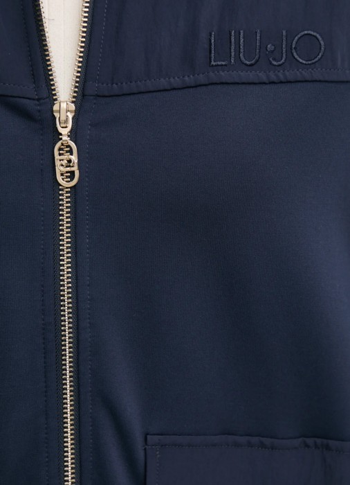 Товар синего цвета с внутренней стороны