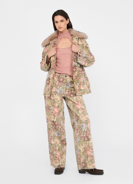 Товар разноцветного цвета с внутренней стороны