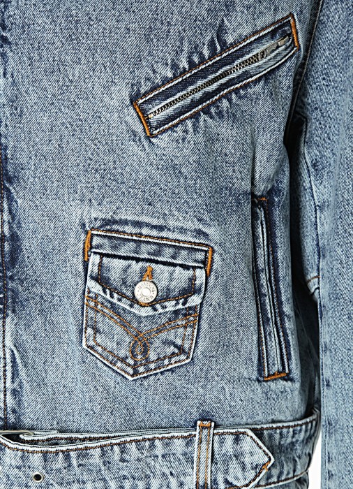 Товар синего цвета с внутренней стороны