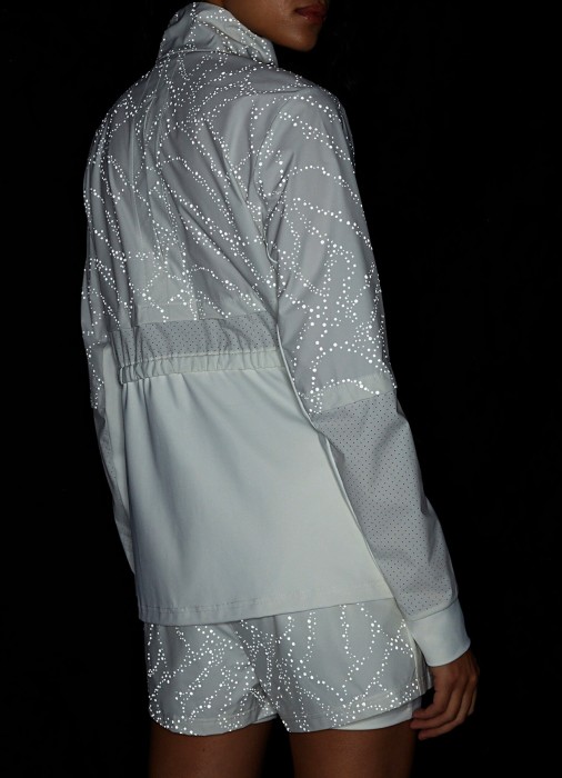 Товар белого цвета с внутренней стороны