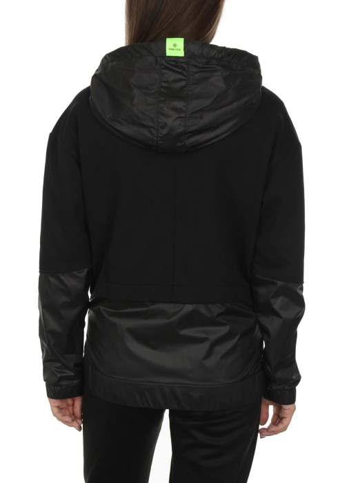 Товар черного цвета с внутренней стороны