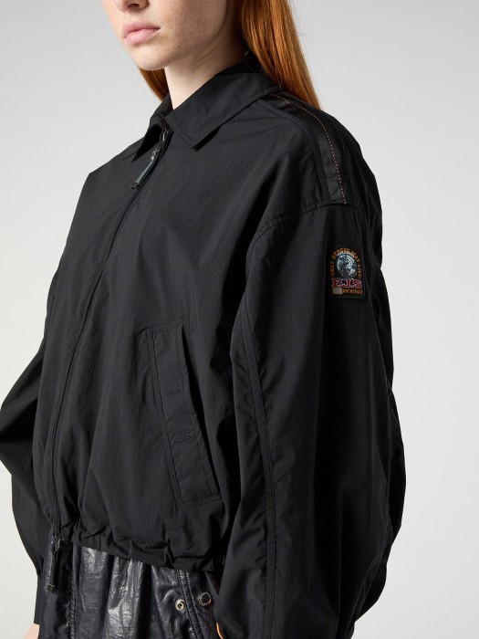 Товар черного цвета с внутренней стороны