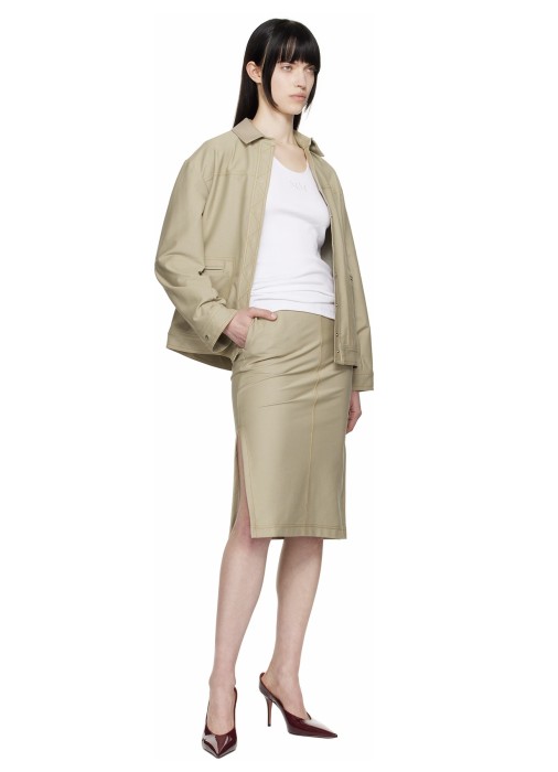 Товар бежевого цвета с внутренней стороны