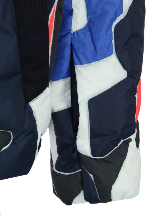 Товар разноцветного цвета с внутренней стороны