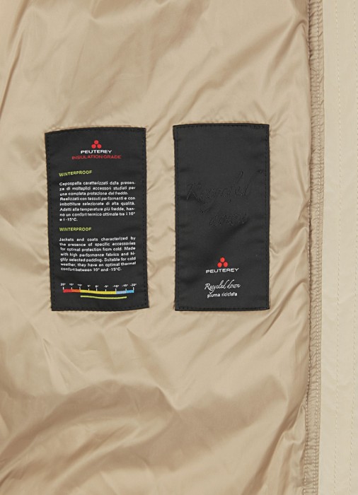 Товар бежевого цвета с внутренней стороны