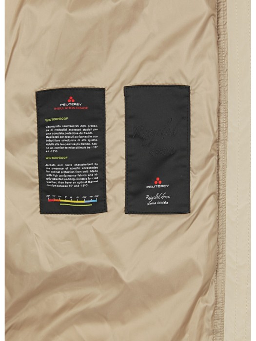 Товар бежевого цвета с внутренней стороны