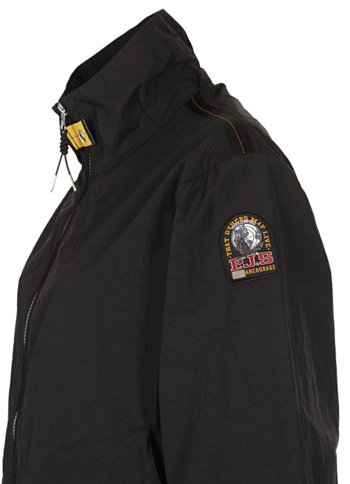 Товар черного цвета с внутренней стороны