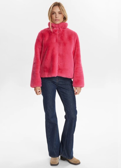 куртка женская winda  по цене 21000 руб вид справа