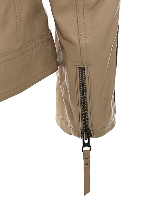 куртка женская  по цене 89840 руб вид справа