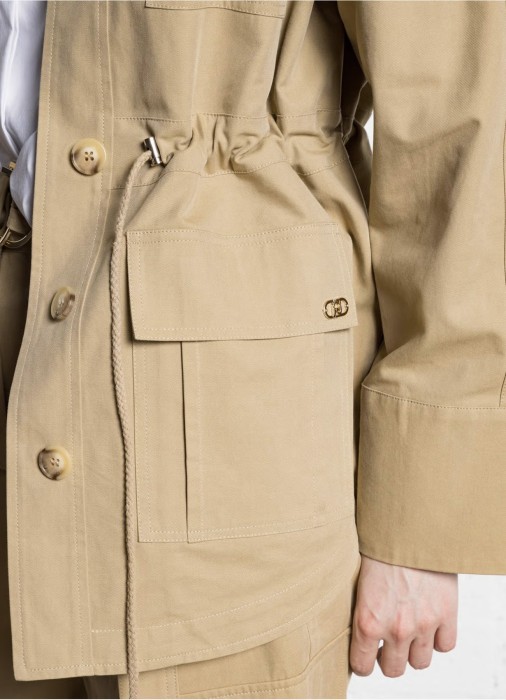 Товар бежевого цвета с внутренней стороны