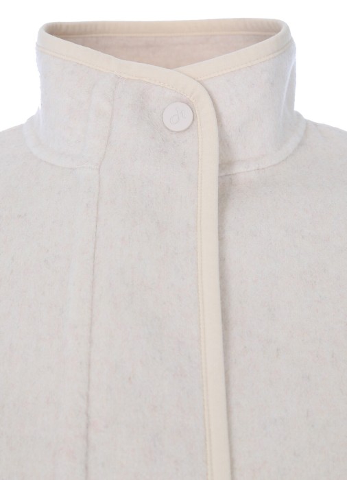 куртка женская  из шерсти спереди