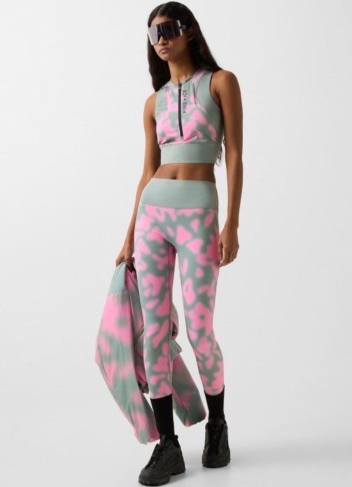 Товар разноцветного цвета с внутренней стороны