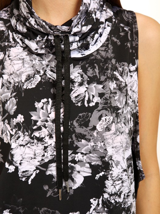 Товар разноцветного цвета с внутренней стороны