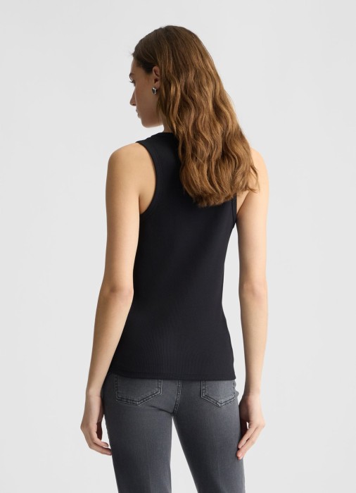 Товар черного цвета с внутренней стороны