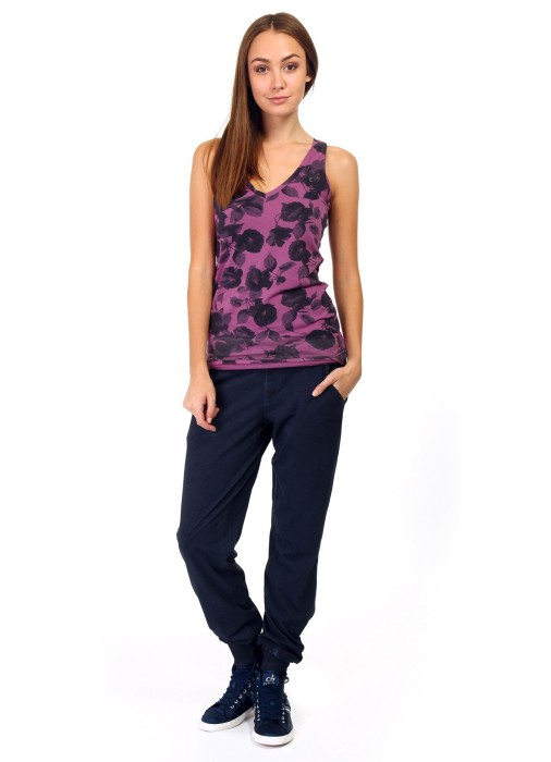 майка женская хлопковая  с цветочным принтом из проверенных материалов спереди