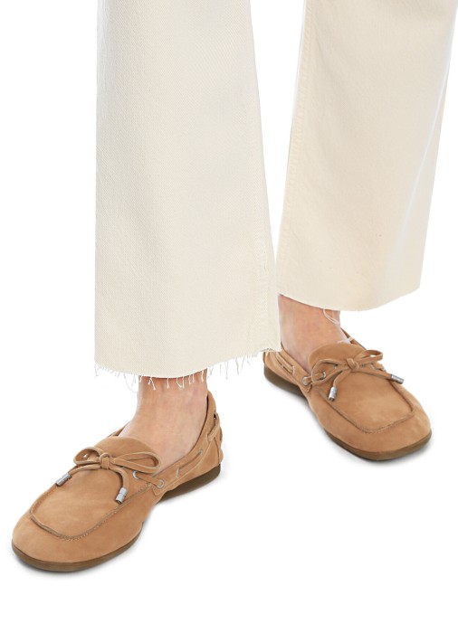 Товар коричневого цвета с внутренней стороны