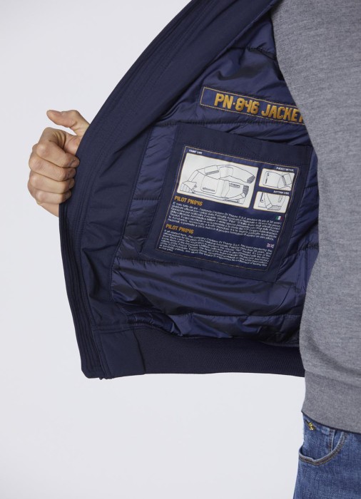 Товар синего цвета с внутренней стороны