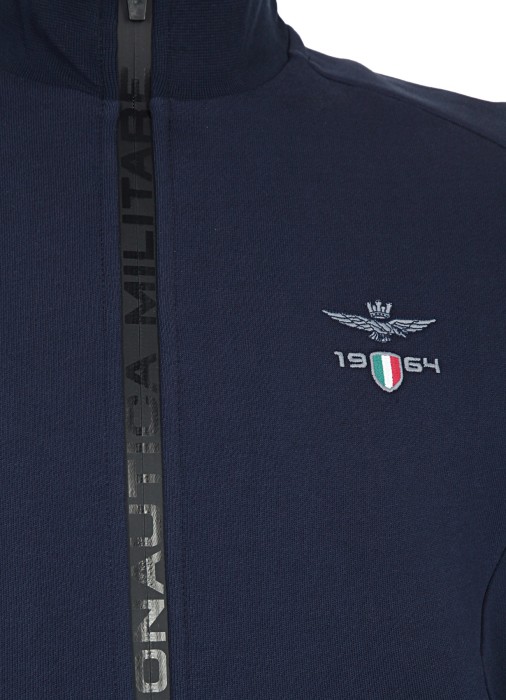 Товар синего цвета с внутренней стороны