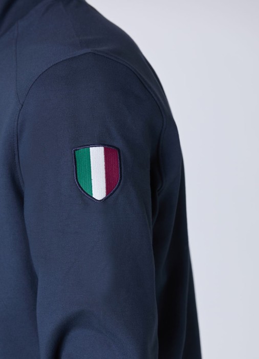 Товар синего цвета с внутренней стороны