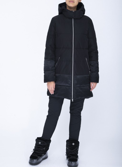 Товар черного цвета с внутренней стороны