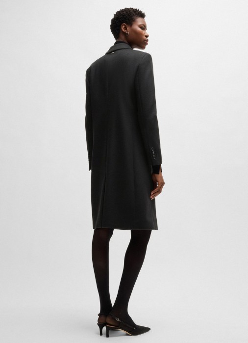 Товар черного цвета с внутренней стороны