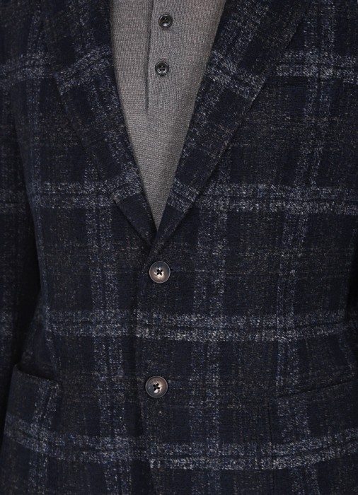 Товар синего цвета с внутренней стороны