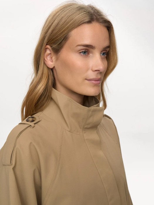 Товар бежевого цвета с внутренней стороны