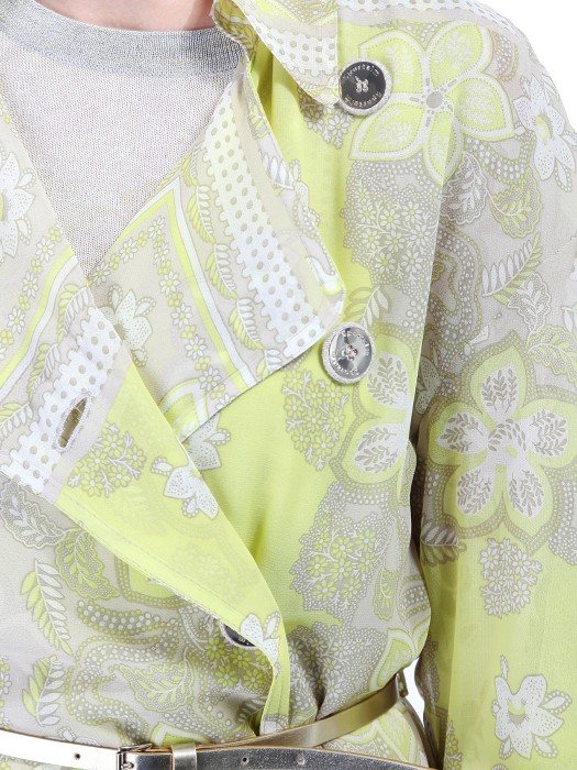 Товар желтого цвета с внутренней стороны