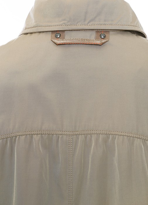 Товар бежевого цвета с внутренней стороны