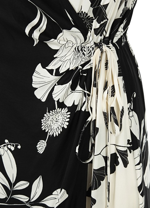 Товар черного цвета с внутренней стороны