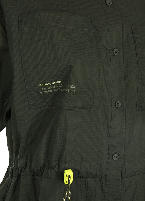 Товар хаки цвета с внутренней стороны