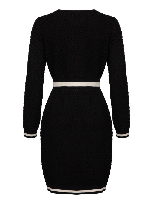 Товар черного цвета с внутренней стороны