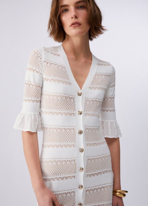 Товар белого цвета с внутренней стороны