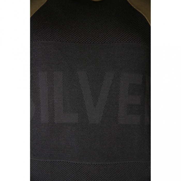 Товар черного цвета с внутренней стороны