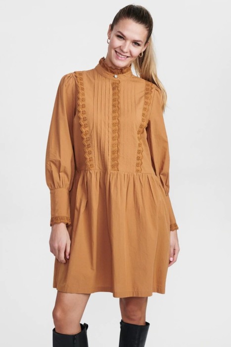 Товар оранжевого цвета с внутренней стороны