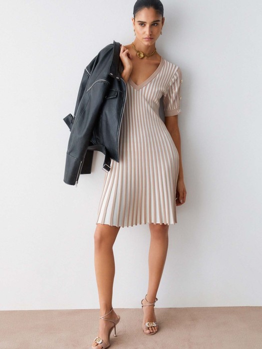 платье женское  по цене 23700 руб вид справа