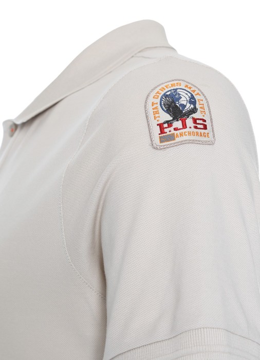 Товар бежевого цвета с внутренней стороны