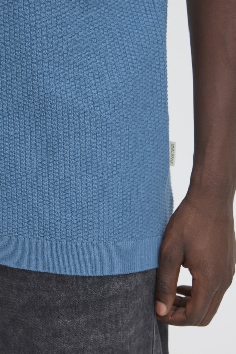 Товар синего цвета с внутренней стороны