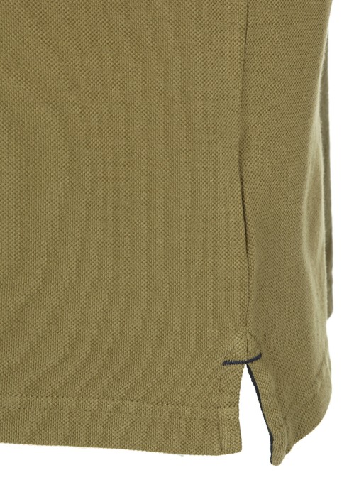 Товар хаки цвета с внутренней стороны