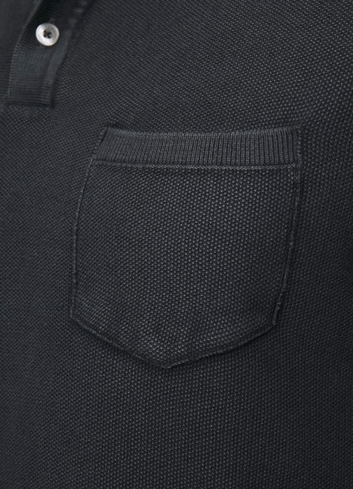 Товар черного цвета с внутренней стороны