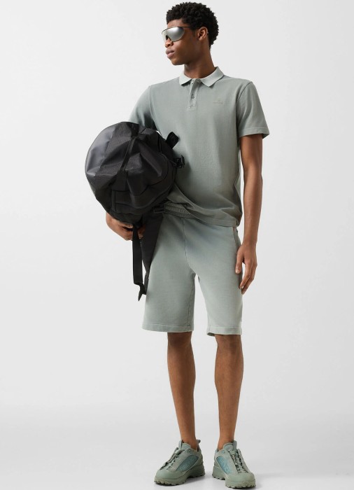 Товар зеленого цвета с внутренней стороны