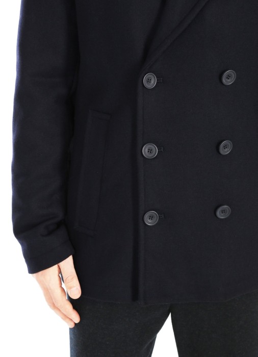 Товар синего цвета с внутренней стороны