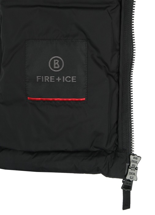 Товар черного цвета с внутренней стороны