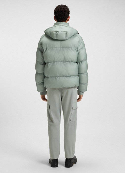 Товар черного цвета с внутренней стороны