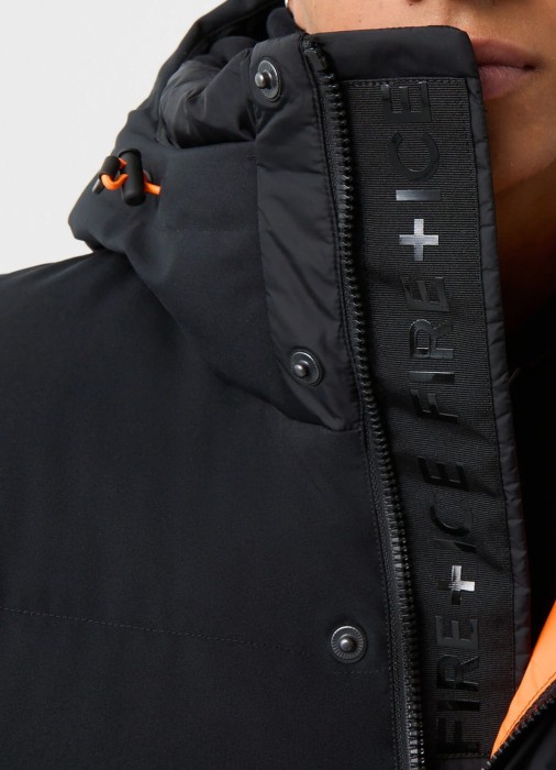 Товар зеленого цвета с внутренней стороны