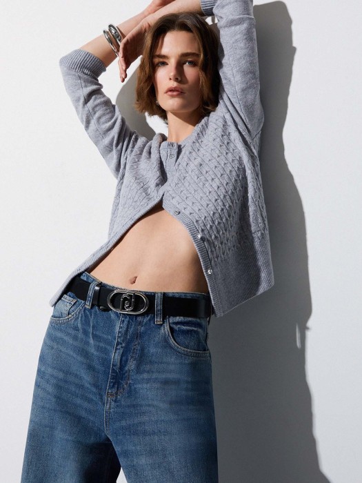 Товар черного цвета с внутренней стороны